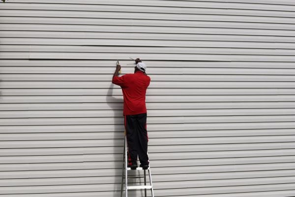 Cost of Loose Siding Repair in Arlington Heights